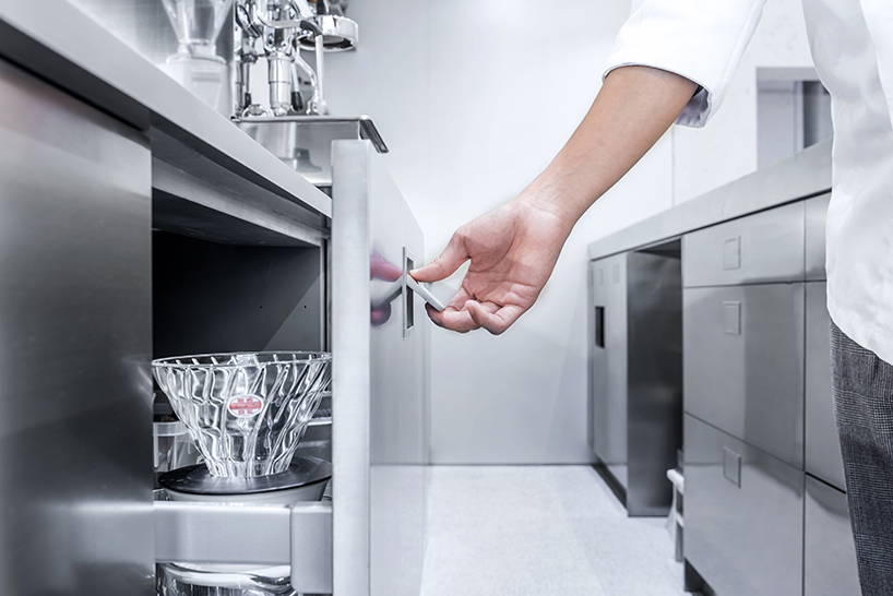 JANG company divides a beijing design studio into wood + steel