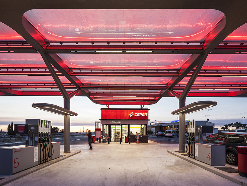 M+P arquitectos + saffron redefine CEPSA service stations