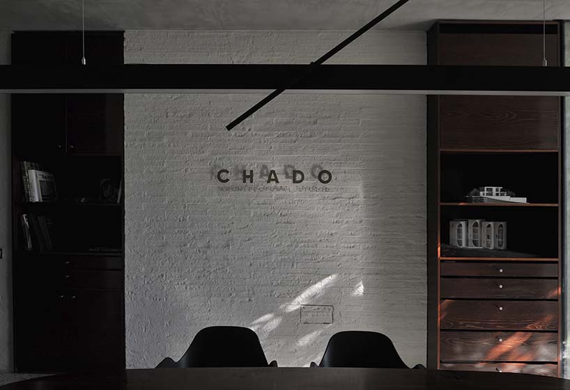 chado’s monolithic white concrete brick office stands near botanical garden in russia - 7