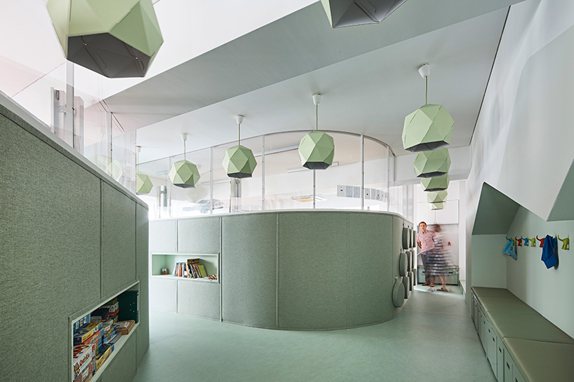 daniel valle architects remodels DSSI's classrooms in seoul - 1