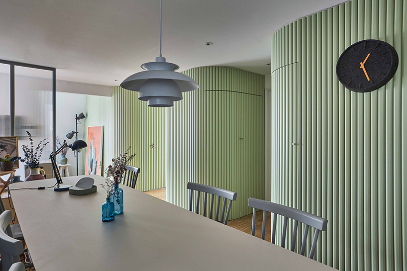 Daining Deniyal Xxx Video - the green curved walls in this seoul house feature hidden storage, by daniel  valle architects