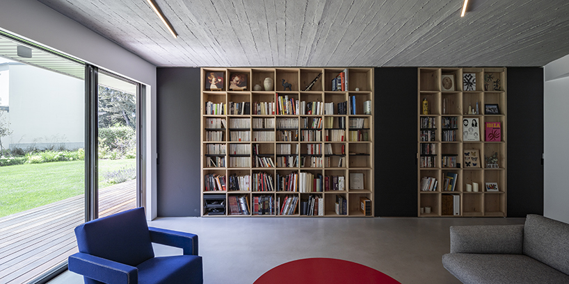 toledano architects adds geometrical staircase and a boxing space to a garden apartment from the 70s in paris 10