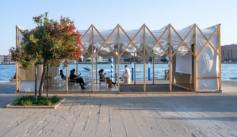 omri revesz designs a street cinema for the VAC foundation during the venice film festival