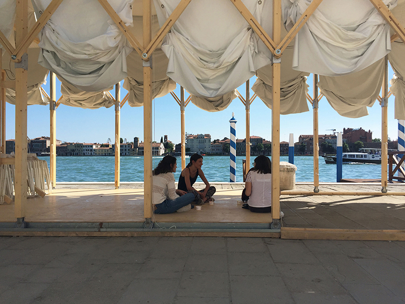 omri revesz designs a street cinema for the VAC foundation during the venice film festival
