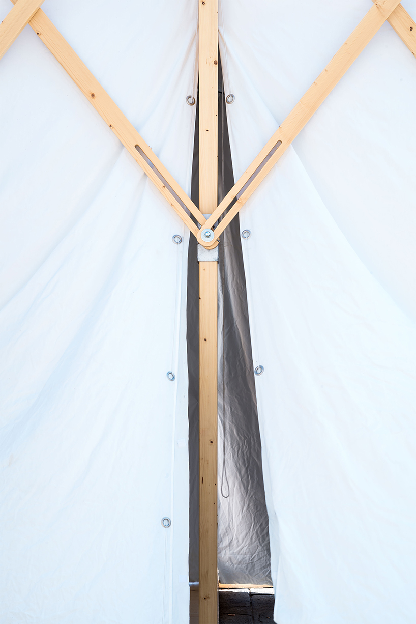 omri revesz designs a street cinema for the VAC foundation during the venice film festival