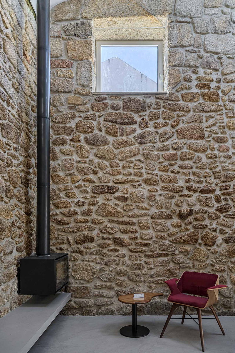 henrique barros-gomes turns an old community oven into a holiday home in portugal designboom