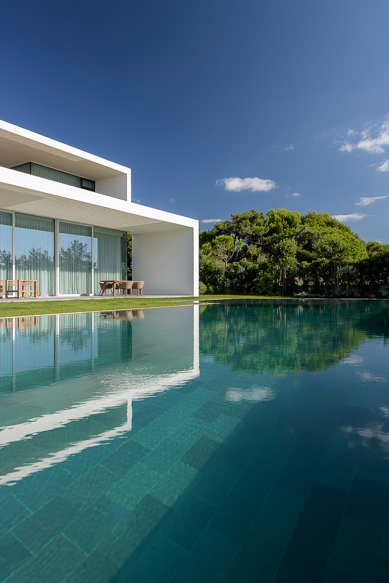 holiday villa in the portuguese riviera by arq tailor's offers ...