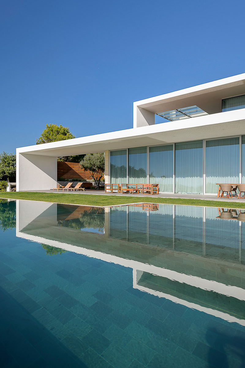 Holiday Villa In The Portuguese Riviera By Arq Tailor's Offers 