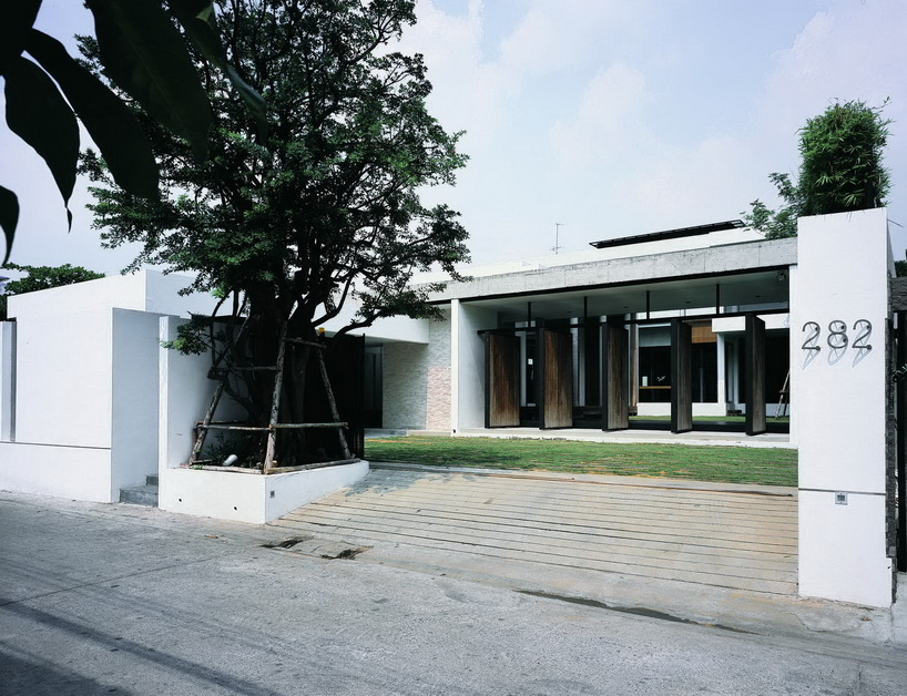 metal mesh skin adorns art center's concrete facade in bangkok