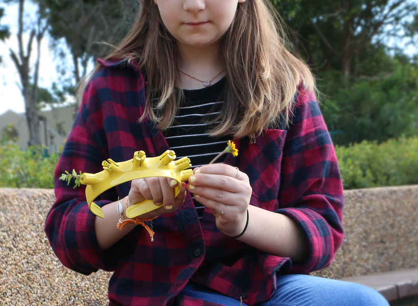 oren geva peekabow head bow designboom