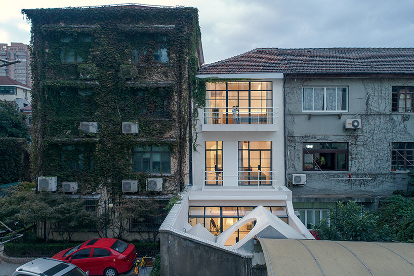 RIGI design renews a single family building in shanghai and lights it up