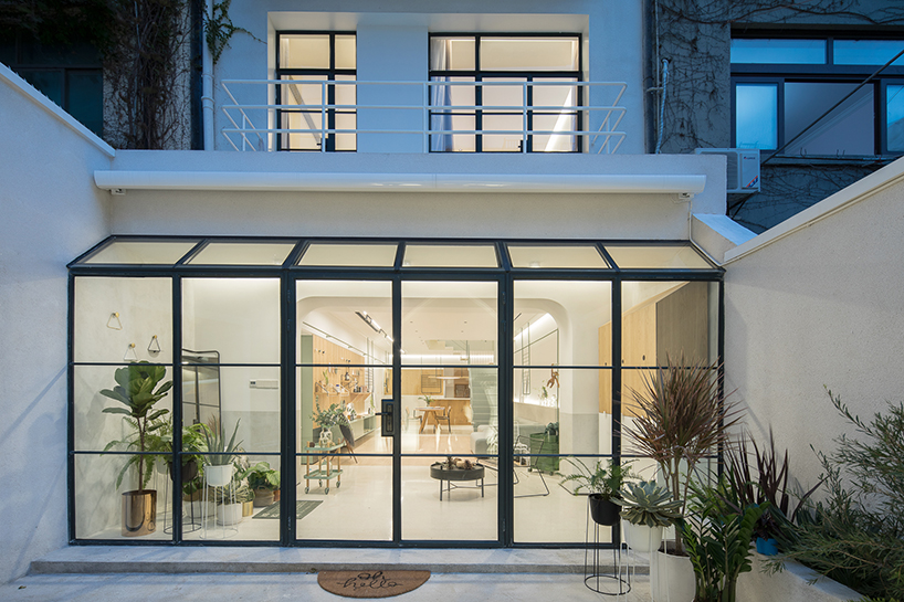 RIGI design renews a single family building in shanghai and lights it up