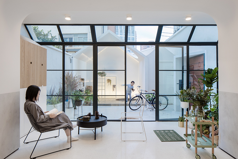 RIGI design renews a single family building in shanghai and lights it up