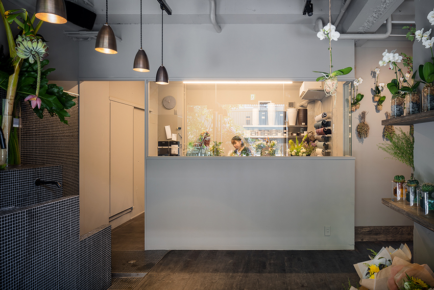 Kias Transforms Residence Into An Exotic Flower Shop In Tokyo