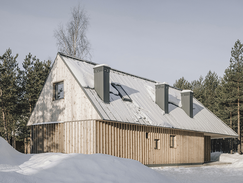 'bracket house' by AB CHVOYA celebrates the surrounding wooded landscape