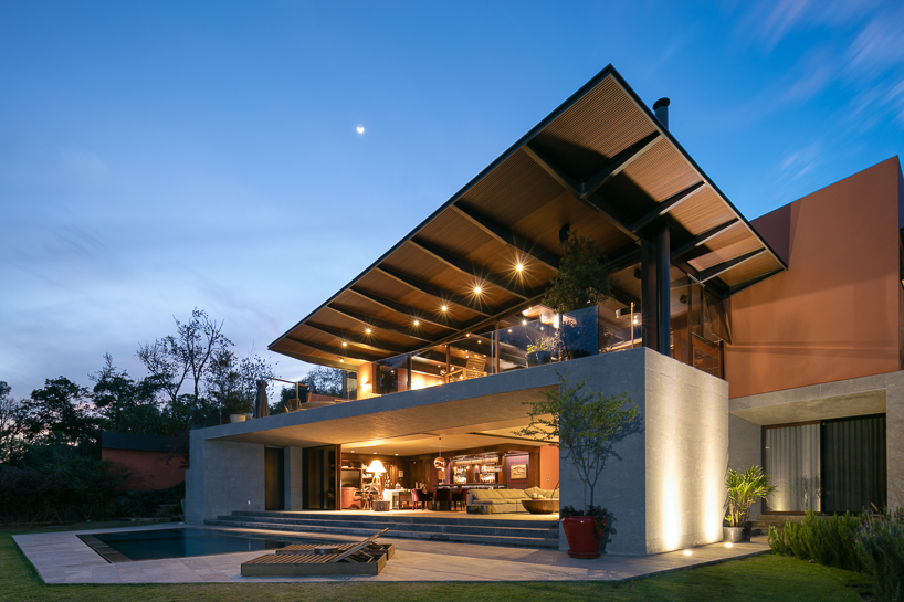 taller arquitectónica completes palme house in guadalajara