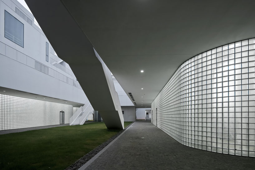 RD offices & manufacturing facility completed by atelier deshaus