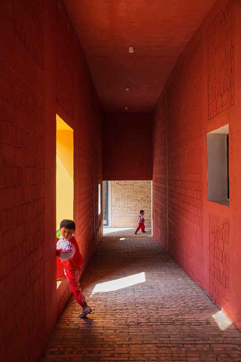 deshaus rebuilds homey kindergarten following lushan's 2013 earthquakes