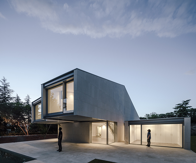 zooco estudio articulates casa M4 with three limestone volumes in madrid