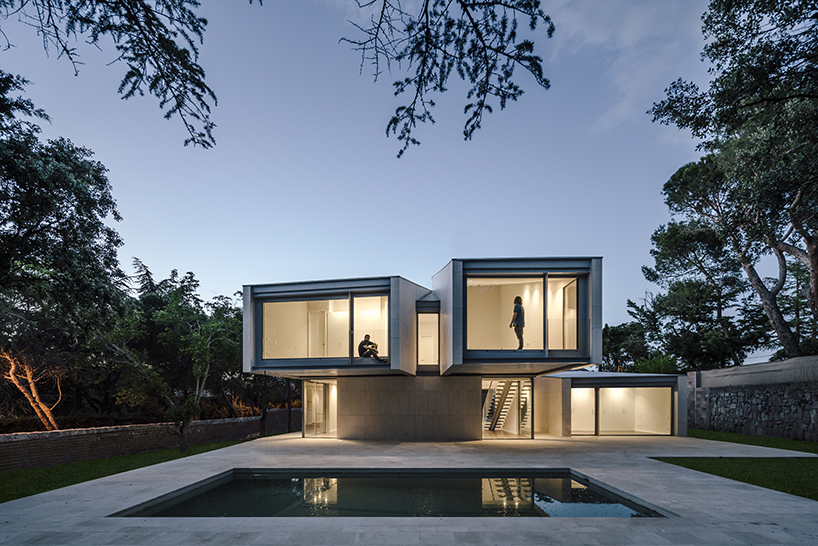 zooco estudio articulates casa M4 with three limestone volumes in madrid