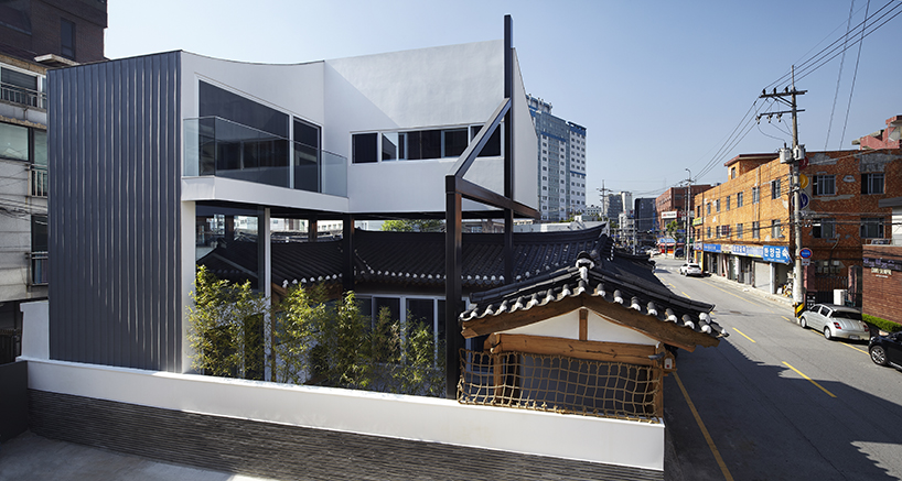 CoRe architects adds vertical extension to traditional korean house in seoul