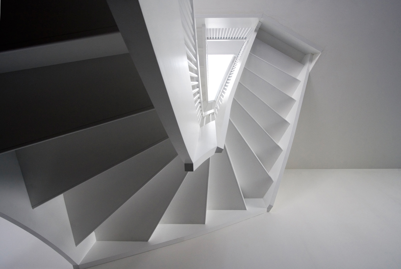 brandt simon architekten schuppen house green tile facade berlin designboom