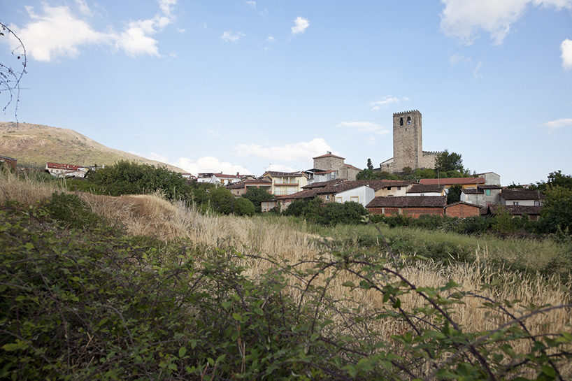 héctor fernández elorza transforms 17th century spanish chapel into local cultural centre