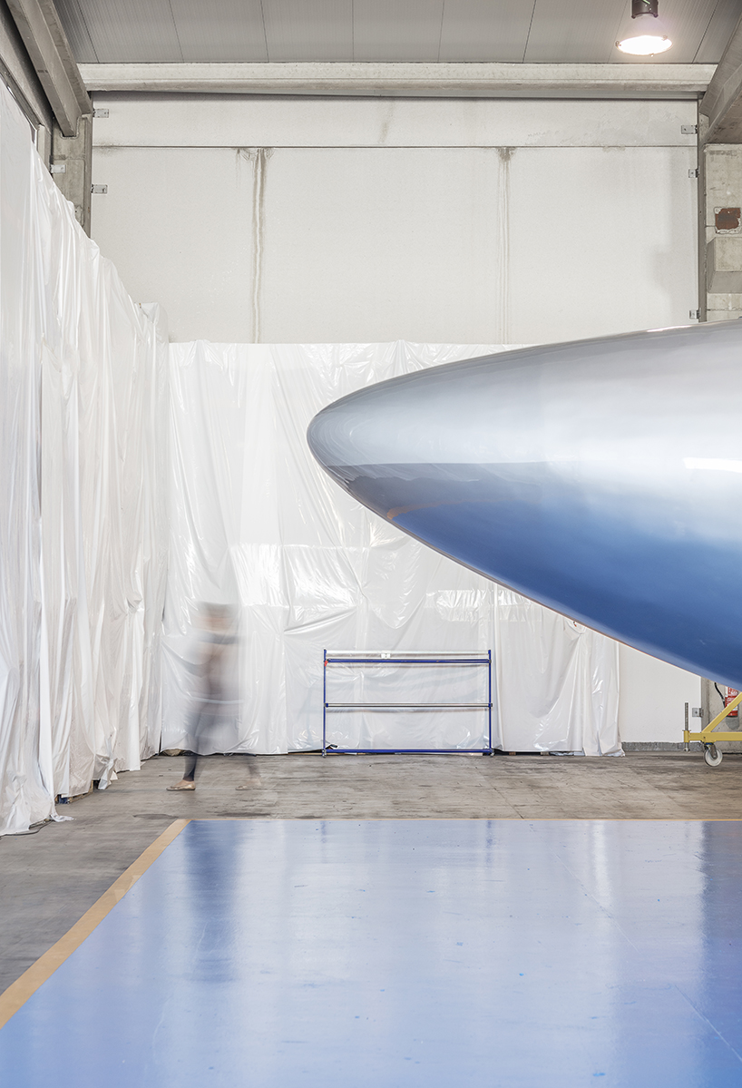 hyperloopTT unveils new images of passenger capsule 'quintero one' in spain