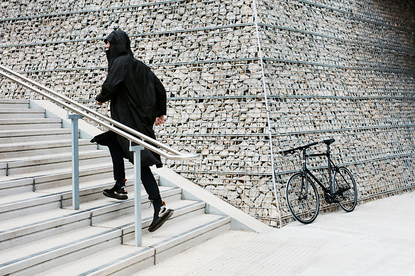 senscommon cyclist raincoat designboom