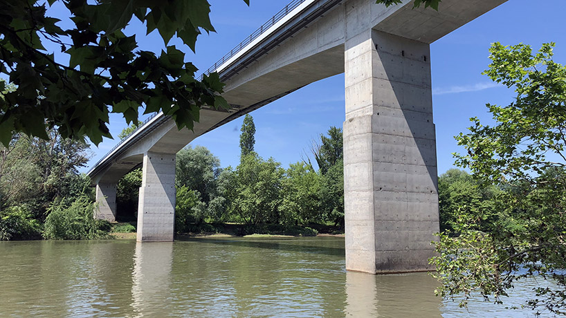 christo guelov's pont couleur introduces color into toulouse landscape