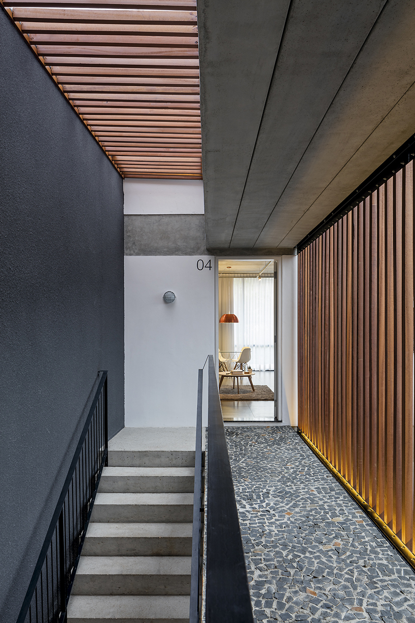 arquea arquitetos adds wooden curtain to brazil's building