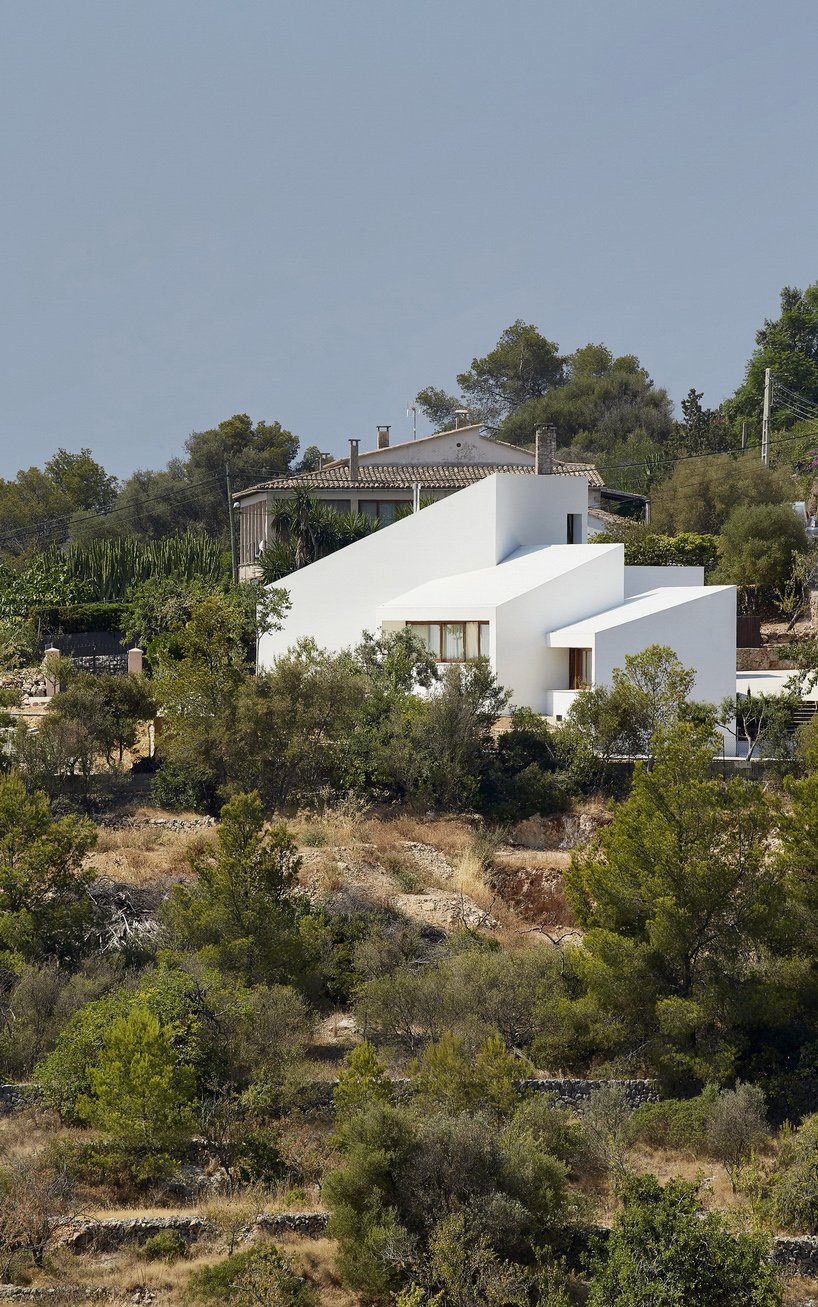 OHLAB team realizes eco-house in mallorca, spain