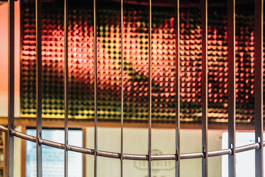 dongqi design adorns chinese eatery with suspended steel mezzanine
