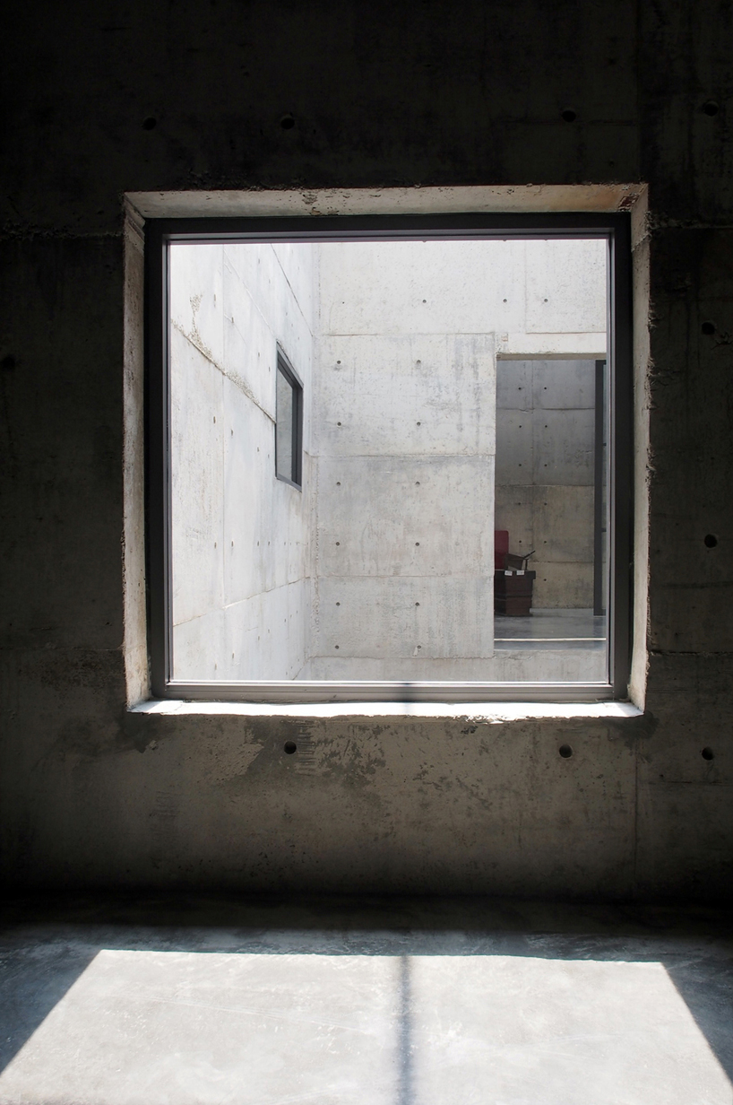 ASWA's solid concrete studio + gallery in thailand is surprisingly sunny