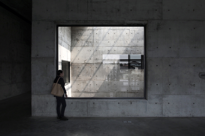 ASWA's solid concrete studio + gallery in thailand is surprisingly sunny