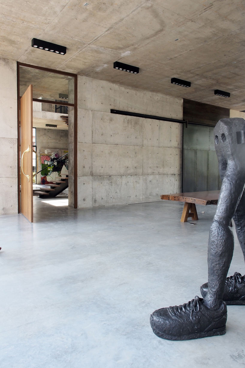 ASWA's solid concrete studio + gallery in thailand is surprisingly sunny