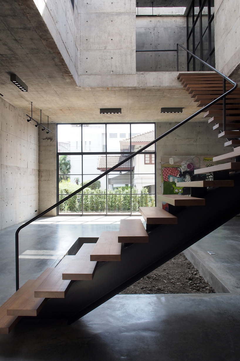 ASWA's solid concrete studio + gallery in thailand is surprisingly sunny