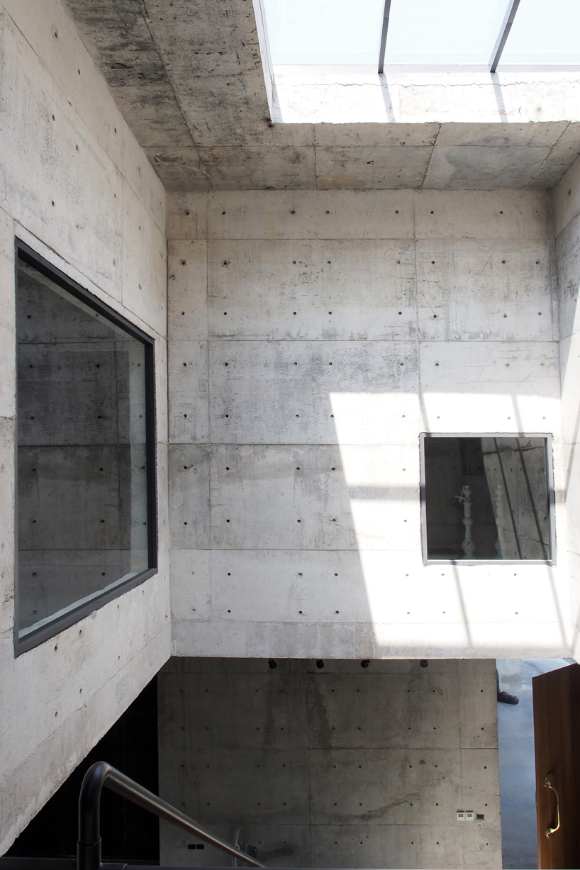 ASWA's solid concrete studio + gallery in thailand is surprisingly sunny