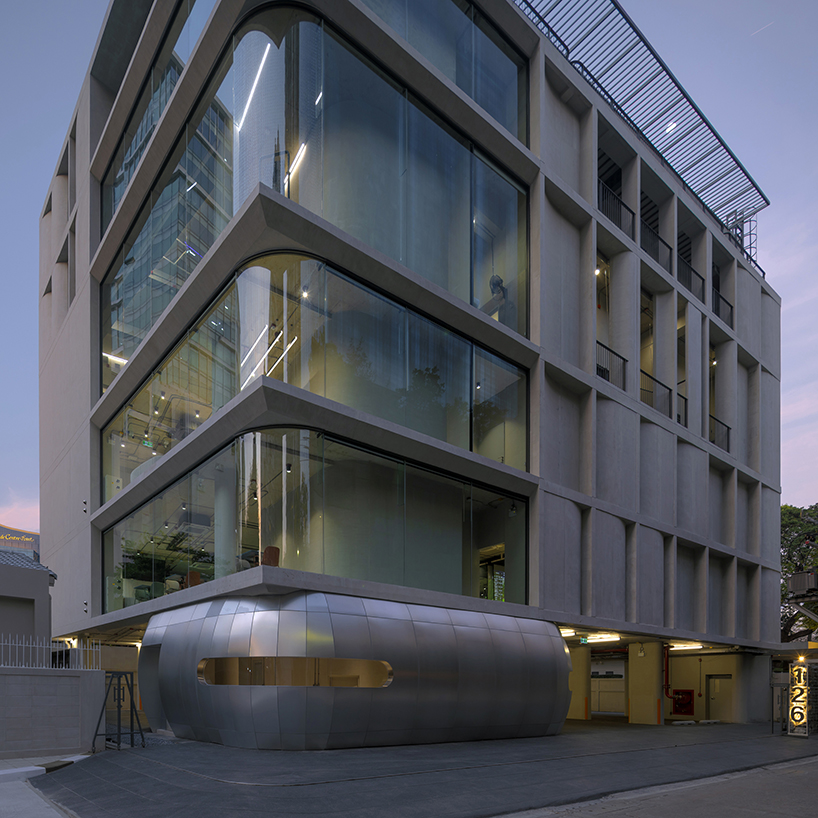 aswa completed a mixed use building in the thonglor area that serves as a golf simulation center and residence 12