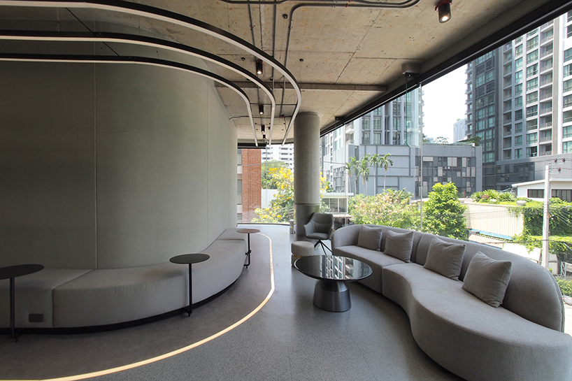 aswa completed a mixed use building in the thonglor area that serves as a golf simulation center and residence 6