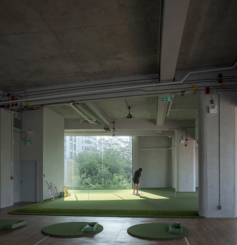 aswa completed a mixed use building in the thonglor area that serves as a golf simulation center and residence 9