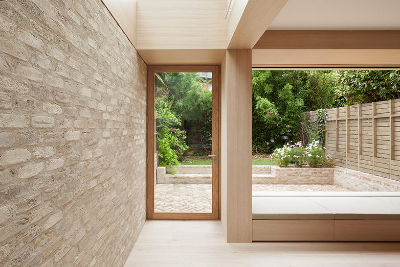 erbar mattes wraps london home in soft wood and dusty brick - 1