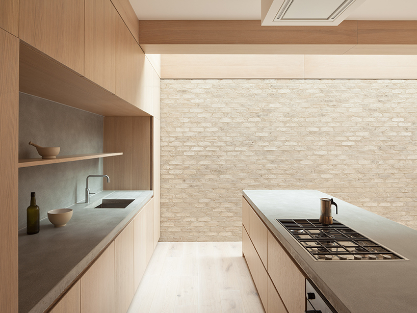 erbar mattes wraps london home in soft wood and dusty brick