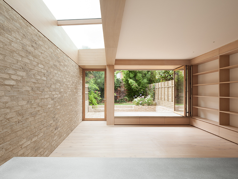 erbar mattes wraps london home in soft wood and dusty brick