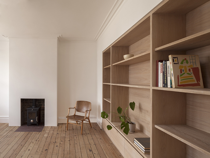 erbar mattes wraps london home in soft wood and dusty brick