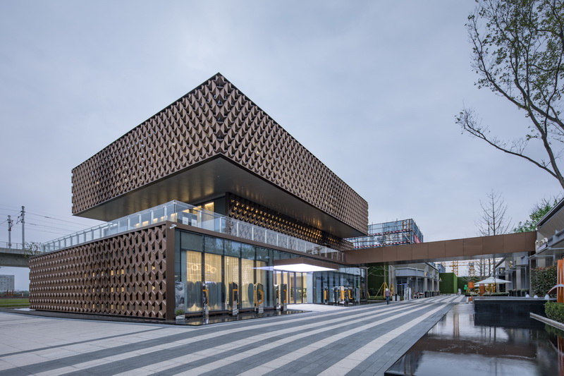 NAN architects covers a sales center with a geometrical pattern