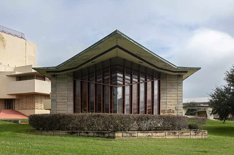 roberto conte photographs frank lloyd wright’s geometric motifs in florida campus - 6