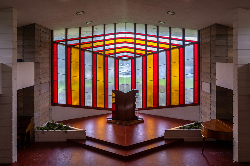roberto conte photographs frank lloyd wright’s geometric motifs in florida campus - 7