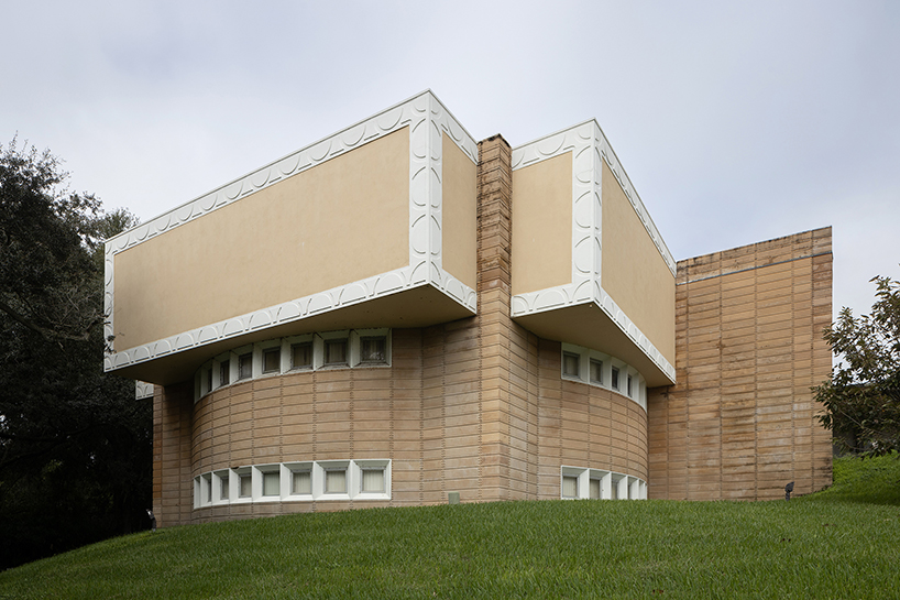roberto conte photographs frank lloyd wright’s geometric motifs in florida campus - 8