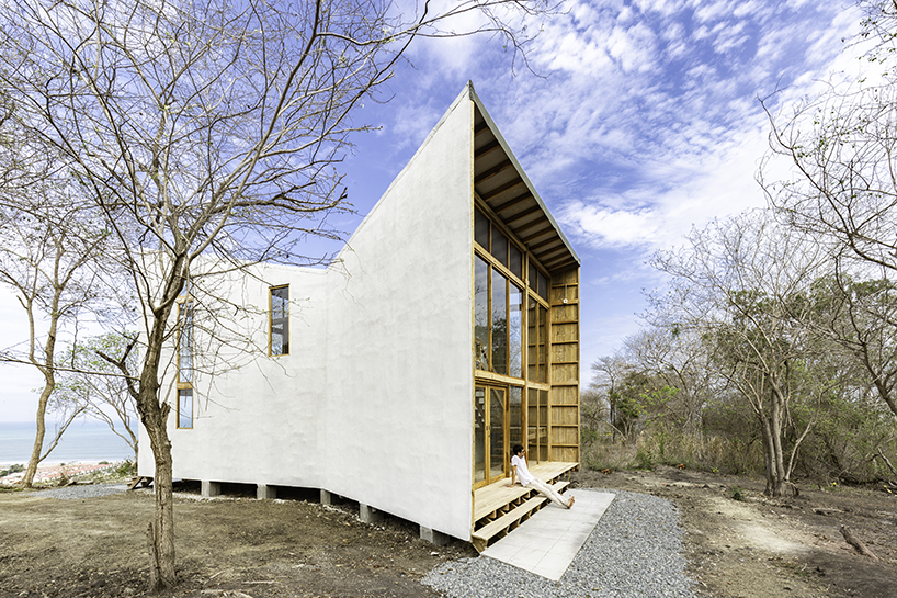 emilio lópez uses local wood to create double height spaces for house in ecuador